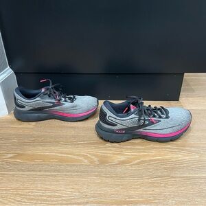 Brooks Trace 2 women’s size 9.5